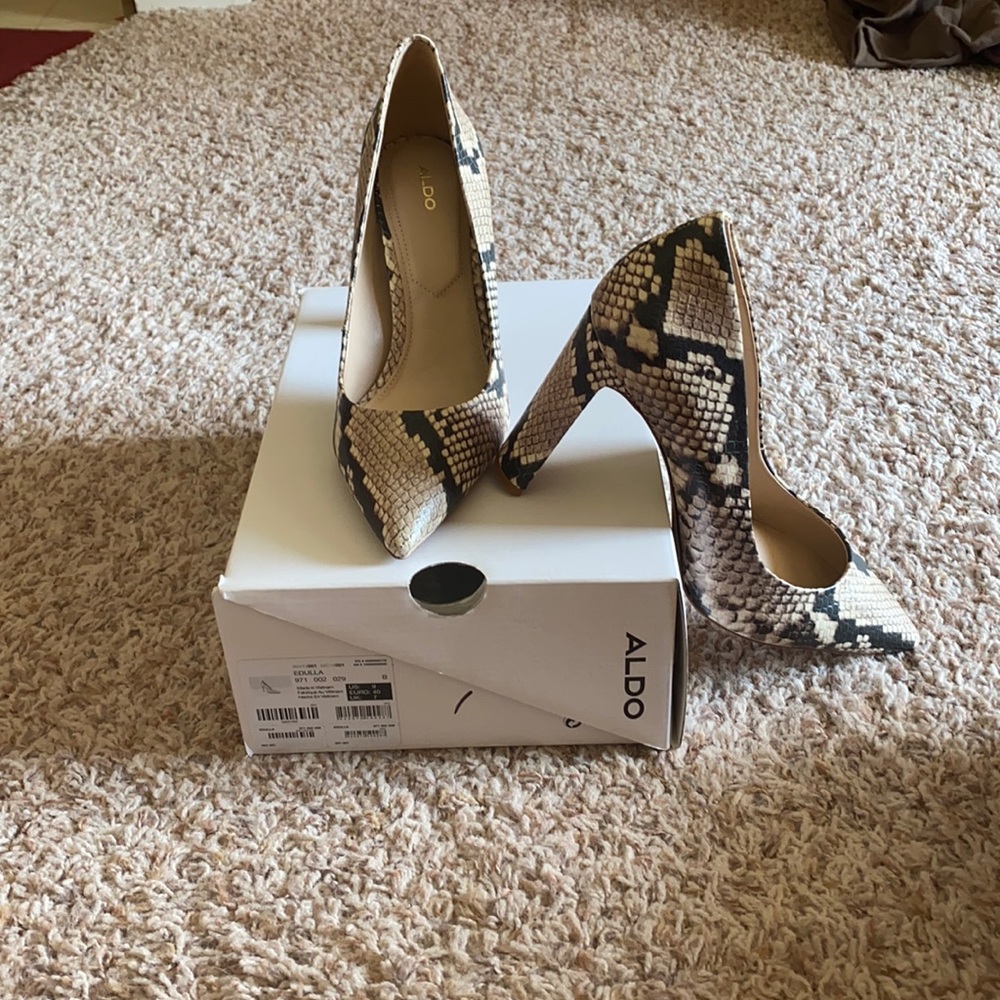 NWT Aldo Snake skin Heels